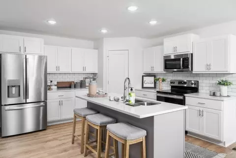 Kitchen - 3914 E Wilsons Valley Blvd, Brookline, MO 65619 photo 1 of 7