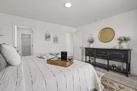 Bedroom - 3914 E Wilsons Valley Blvd, Brookline, MO 65619 photo 2 of 5
