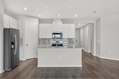 Kitchen - 13254 Oxeye Ln, Parrish, FL 34219 photo 1 of 3
