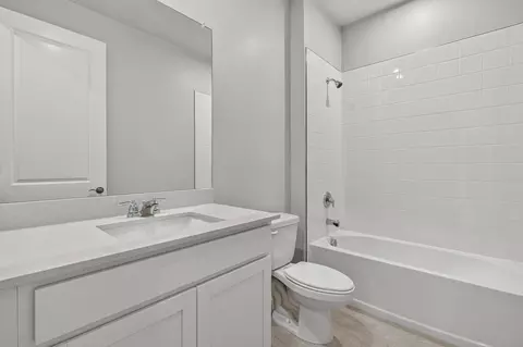 Bath - 13254 Oxeye Ln, Parrish, FL 34219 photo 2 of 3