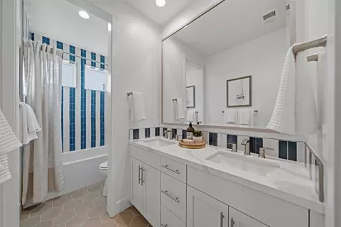 Bath - 4832 Las Positas Rd, Livermore, CA 94551 photo 5 of 6