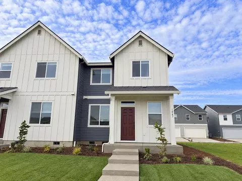 1047 Cardinal St, Woodburn, OR 97071