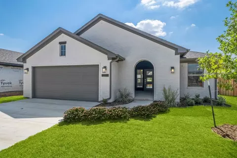 Exterior - 4007 Eureka Dr, Norman, OK 73069 photo 4 of 7
