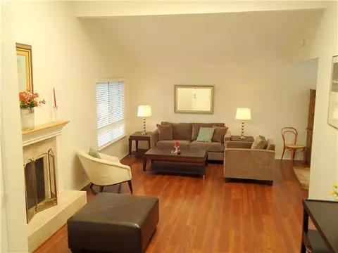 922 Cypress Dr, Vista, CA 92084 photo 1