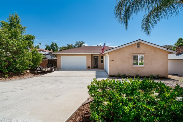 1995 Sunset Dr, Escondido, CA 92025 photo 1