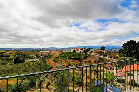 2076 Elevado Rd, Vista, CA 92084 photo 1