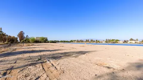 4536 Emerald Bay Dr, Arvin, CA 93203 photo 4