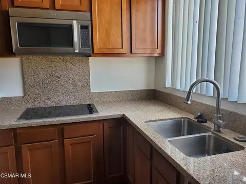 5429 Newcastle Ave #306, Encino, CA 91316