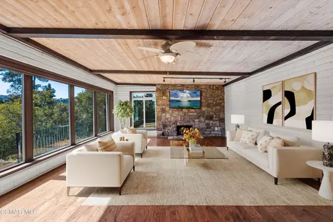 21061 Dumetz Rd, Woodland Hills, CA 91364
