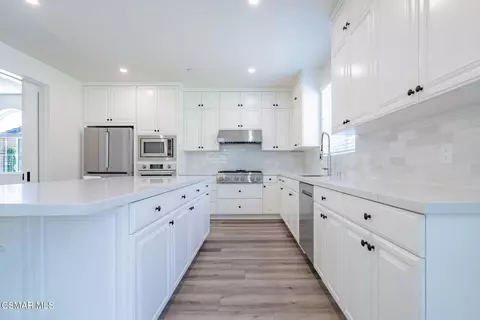 Entry Way - 4683 Summit Ave, Simi Valley, CA 93063 photo 8 of 12