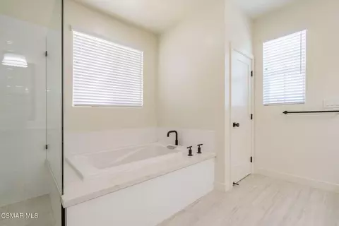 Bath - 4683 Summit Ave, Simi Valley, CA 93063 photo 6 of 12