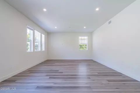 Living - 4683 Summit Ave, Simi Valley, CA 93063 photo 5 of 9