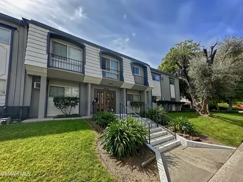 22050 Calvert St #6, Woodland Hills, CA 91367