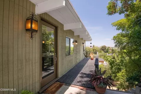 4950 Marmol Dr, Woodland Hills, CA 91364