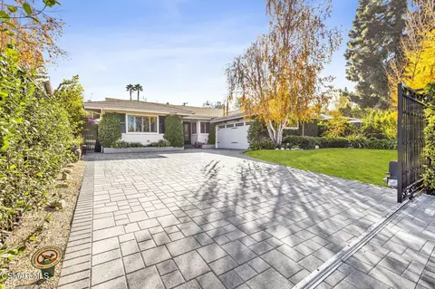 23330 Gonzales Dr, Woodland Hills, CA 91367