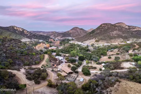 320 E Carlisle Rd, Thousand Oaks, CA 91361