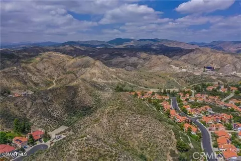 Shadow Valley Lane, Saugus, CA 91390 photo 4