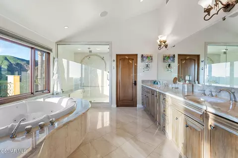 Bath - 2065 E La Loma Ave, Somis, CA 93066 photo 2 of 2