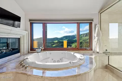 Bath - 2065 E La Loma Ave, Somis, CA 93066 photo 1 of 2