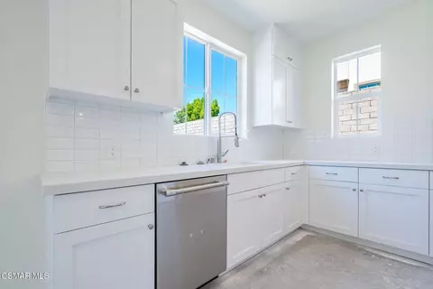 Kitchen - 4687 Summit Ave, Simi Valley, CA 93063 photo 4 of 6