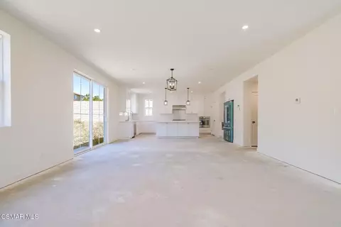 Living - 4687 Summit Ave, Simi Valley, CA 93063 photo 6 of 11