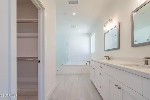Entry Way - 4687 Summit Ave, Simi Valley, CA 93063 photo 6 of 7
