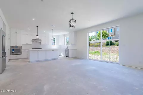 Living - 4699 Summit Ave, Simi Valley, CA 93063 photo 11 of 12