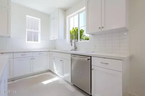 Kitchen - 4699 Summit Ave, Simi Valley, CA 93063 photo 4 of 6