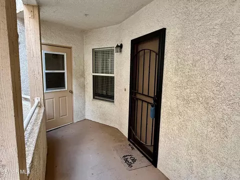 2713 Antonio Dr #108, Camarillo, CA 93010