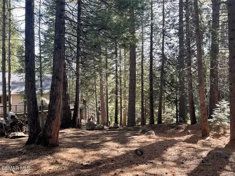 728 Lake Ridge Rd, Lake Almanor, CA 96137