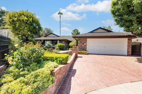5453 Lockhurst Dr, Woodland Hills, CA 91367
