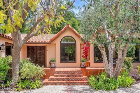 4456 Hayvenhurst Ave, Encino, CA 91436