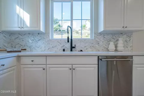 Kitchen - 4679 Summit Ave, Simi Valley, CA 93063 photo 7 of 8