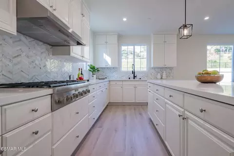 Kitchen - 4679 Summit Ave, Simi Valley, CA 93063 photo 5 of 8