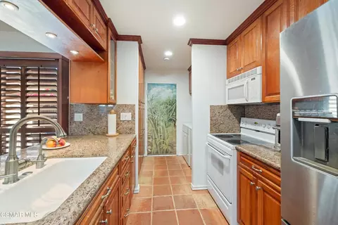 28831 Oakpath Dr #44, Agoura Hills, CA 91301