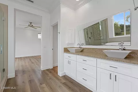 Bath - 2336 Summerwind Pl, Carlsbad, CA 92008 photo 2 of 6