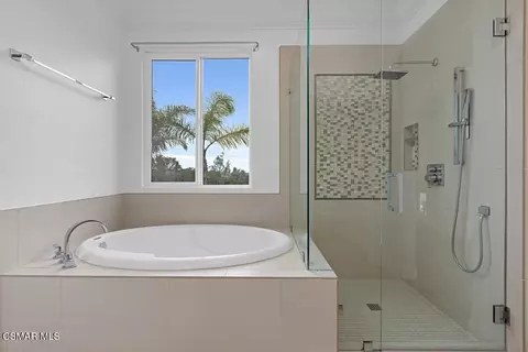 Bath - 2336 Summerwind Pl, Carlsbad, CA 92008 photo 4 of 6