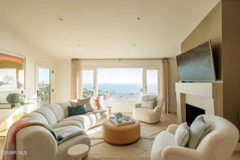 6813 Seawatch Ln, Malibu, CA 90265