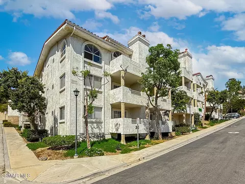 2803 Antonio Dr #102, Camarillo, CA 93010