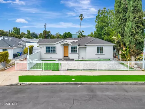 18343 Bessemer St, Tarzana, CA 91335