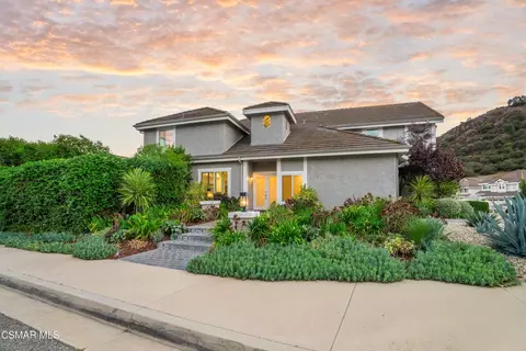 5692 Walnut Ridge Dr, Agoura Hills, CA 91301