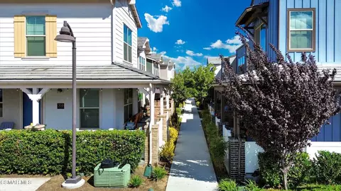 310 Farmhouse Dr #4, Simi Valley, CA 93065