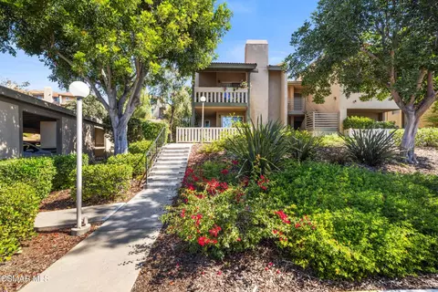 224 Oakleaf Dr #105, Thousand Oaks, CA 91360