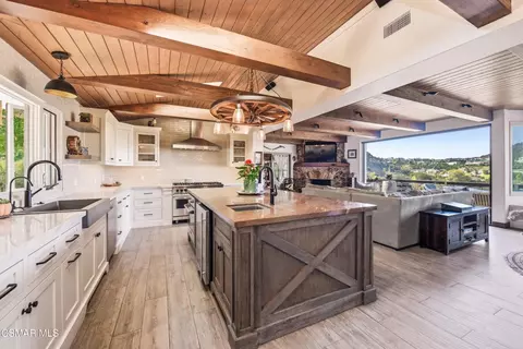 356 E Carlisle Rd, Thousand Oaks, CA 91361