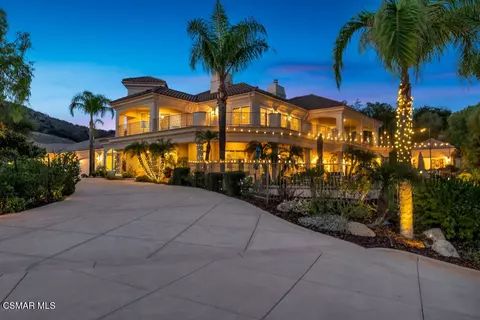1100 N Country Club Dr, Simi Valley, CA 93065