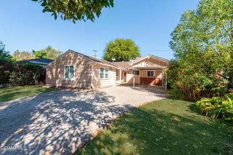 22125 Costanso St, Woodland Hills, CA 91364
