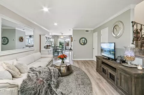 5352 Lake Lindero Dr, Agoura Hills, CA 91301