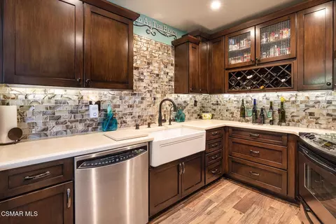 Kitchen - 3101 Peninsula Rd #101, Oxnard, CA 93035 photo 2 of 3