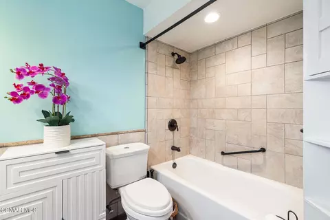 Bath - 3101 Peninsula Rd #101, Oxnard, CA 93035 photo 2 of 3