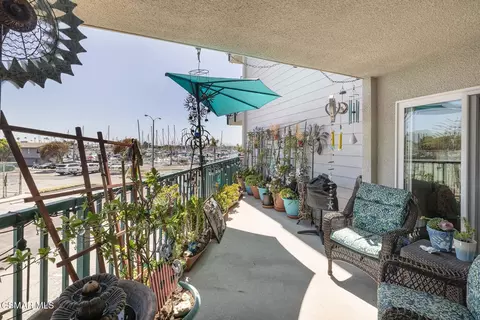 Exterior - 3101 Peninsula Rd #101, Oxnard, CA 93035 photo 2 of 6